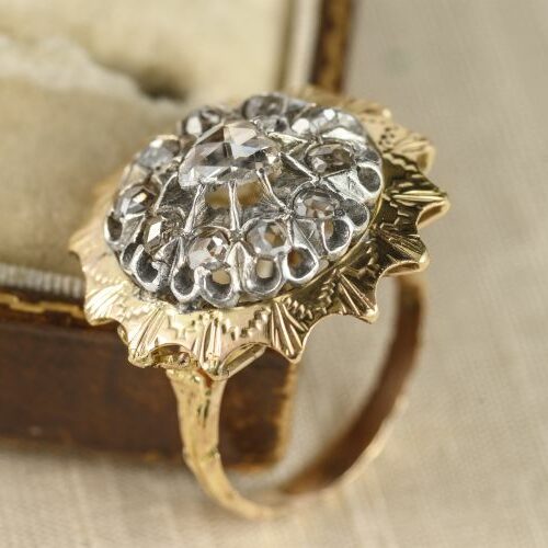 Anello in oro e argento con diamanti taglio rosa. Epoca fine' 800