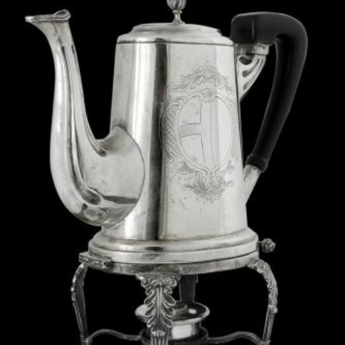 Samovar in argento con stemma cesellato. Germania fine '800. H 35 cm.