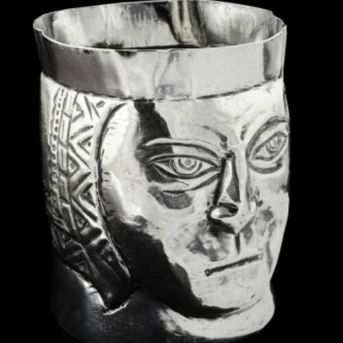 Vasetto argento cesellato. H 12 cm. Epoca fine '800.