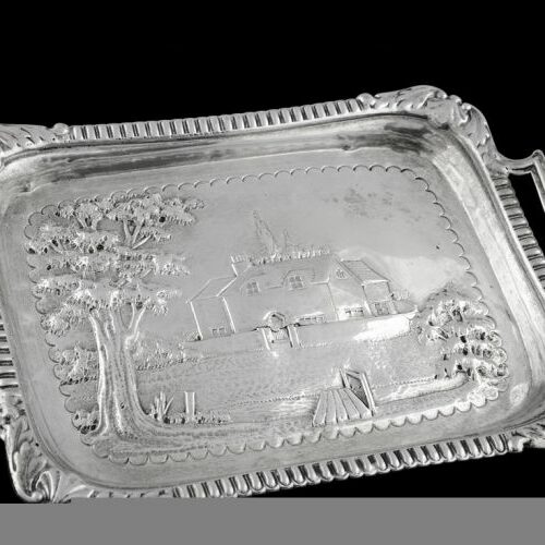 Vassoietto in argento sbalzato e cesellato. Epoca 1812.