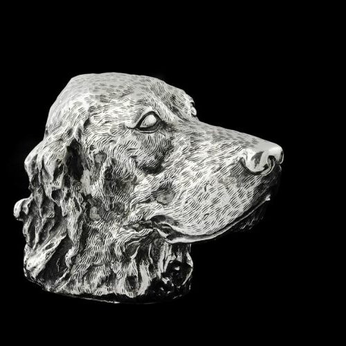 Fermacarte a testa di cane in argento cesellato. Fasano - Torino.