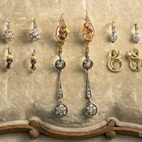 Orecchini oro e diamanti di epoche e forme diverse