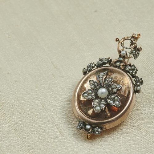 Pendente-Spilla oro rosa con tralci di vite in microperle. Epoca metà '800