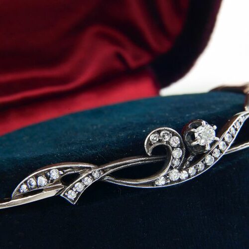 Bracciale rigido in oro e argento con diamanti di vecchio taglio. Epoca fine '800