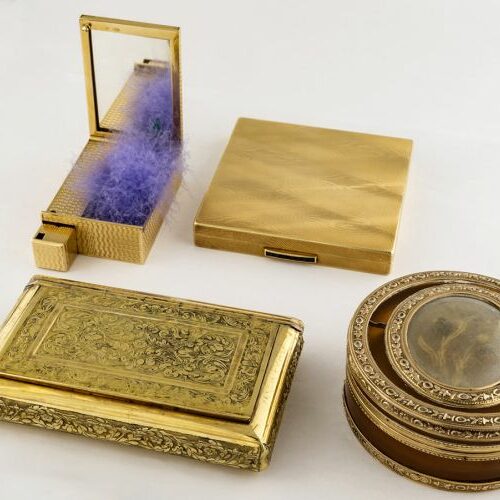 Alcune scatoline in oro di epoche diverse