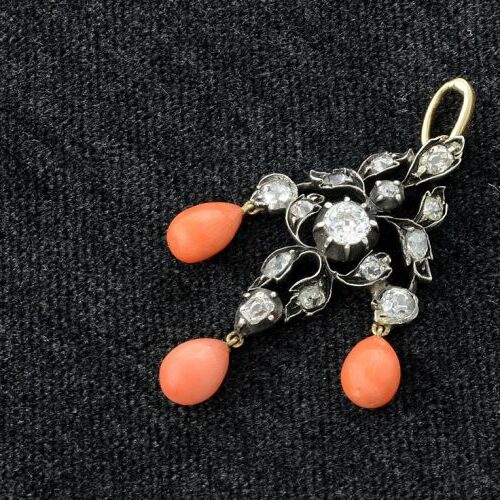 Pendente in oro e argento diamanti taglio entico e gocce in corallo Sciacca. Epoca Vittoriana