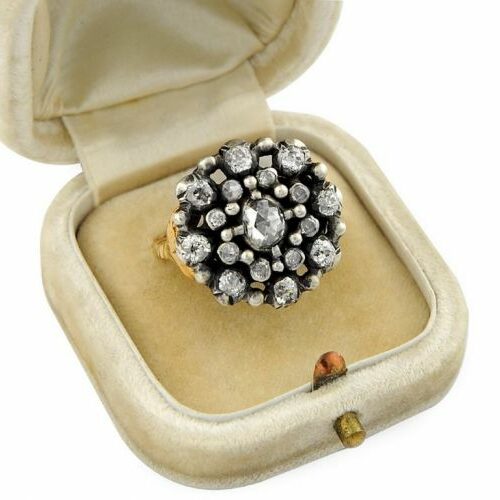Anello in oro e argento recante diamanti misti di vecchio taglio per totali ct.2 ca. Epoca Georgiana