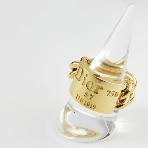 Anello a catena con piastrina in oro giallo. Dior