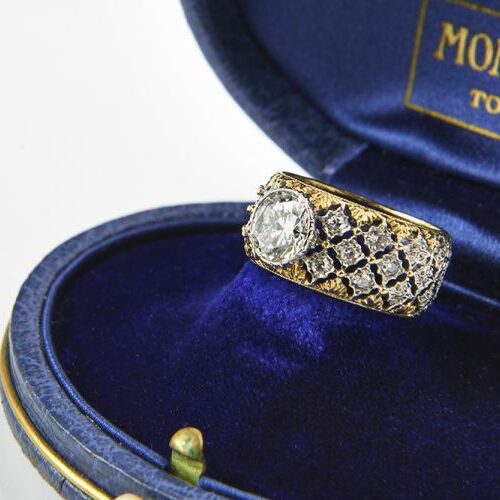 Anello oro giallo e oro bianco modello Buccellati con diamante ct. 1,60 ca.