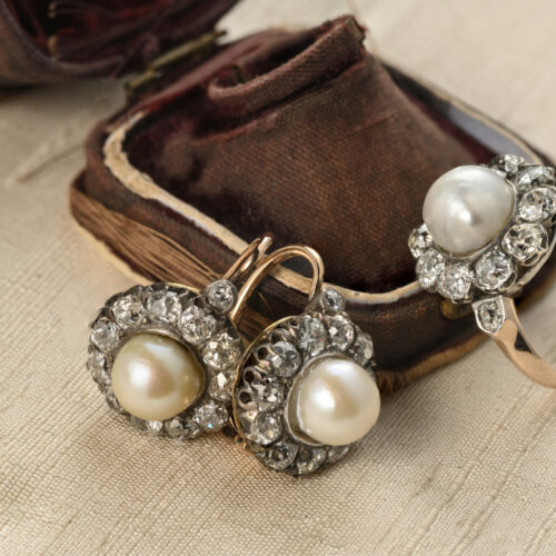Anello e Orecchini in oro 18 kt. e argento con perle naturali e diamanti di vecchio taglio- Epoca 1860